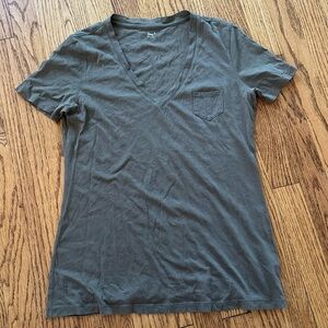 2 GAP T-shirts Size Small